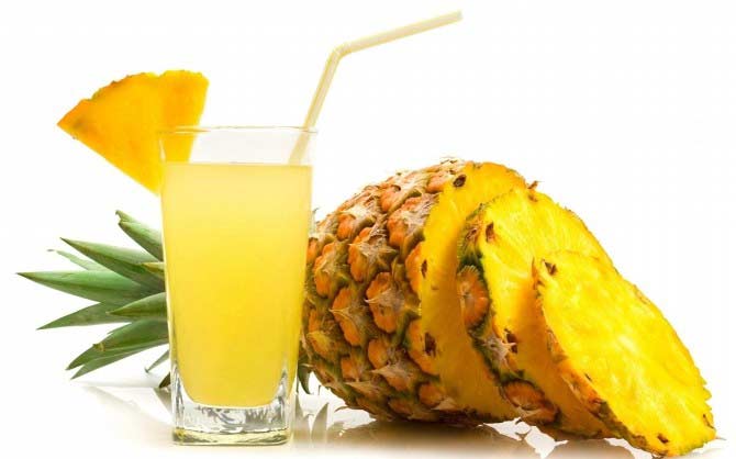 Ananas ve Salvia: Bu ağız sulandırıcı su temizleyici özelliğe sahiptir, vücudu temizlemeye yardımcı olur ve toksinlerin vücuttan atılmasına yardımcı olarak vücudu korur. Tazeleyici bir içecektir, ve sıcak günlerde lezzeti sizi ferahlatacaktır!