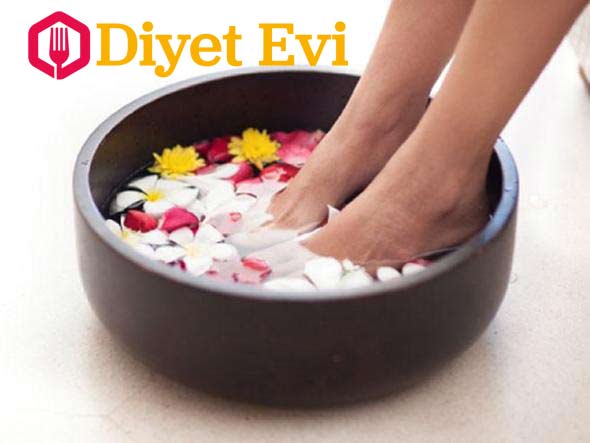 Artık ayaklarınızı rahat ettirmek için çatlaklardan kurtulmak için pahalı spa merkezlerine gitmenize, pedikür için bir sürü para harcamanıza gerek kalmayacak. Her evde bulunan süt ve kabartma tozu ile topuk çatlaklarınız yok olacak, bileklerdeki şişlikler gidecek, ayaklardaki nasırlar yok olacak ve cildiniz bakımlı hale gelecek. Devam etmek için görsele tıklayın