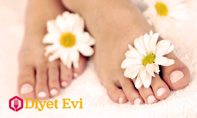 Dünyanın bir çok yerinde bu limon etkisi denenmiş ve olumlu sonuçlar göstermiştir. Limon etkisi ile daha yumuşak ve çatlaksız topuklara kavuşacaksınız.Denedikten sonra deneyimlerinizi yorumlarınızı bizlerle paylaşmayı unutmayın.