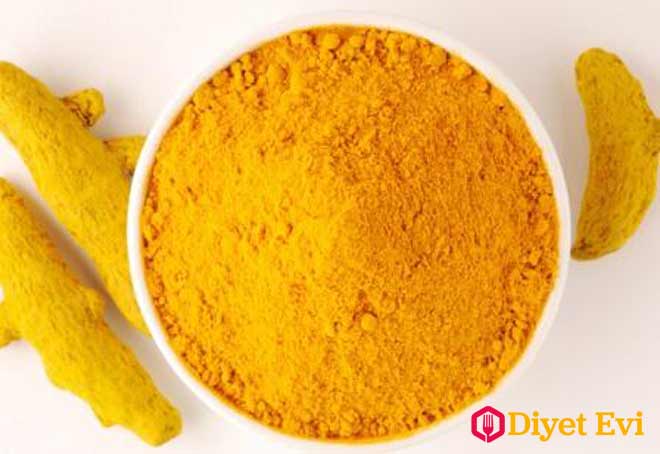 8- Zerdeçal Sarısı etkisi : Bu tarifimizde sizlere ev yapımı güçlü bir ağrı kesici etkisi olan diş macunu anlatacağız. Hardal yağı ev yarım kaşık zerdeçalı bir kase içinde karıştırıp üzerine birkaç damla su gezdirin. Oluşan karışımın kıvamı macun haline gelene kadar devam ettirin. Sonra diş fırçanıza bu karışımı sürün ve ağzınızda gezdirin. Tükürmeden 15 dakika boyunca bu karışım dişlerinizin arasında dursun. Sonrasında ağzınızı çalkalayıp bol su ile yıkayın. Etkisini göreceksiniz .Diş ağrınız kendiliğinden kesilecek.