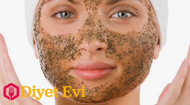 Şeker ve ballı yüz maskesi: Bu maske diğerlerinden farklı olarak mum maskesi kıvamında olacak...Bir yemek kaşığı şekere bir yemek kaşığı limon suyunu karıştırın ve cam kasede 3 dakika mikrodalga fırına verin. Isınan ve eriyen karışımın biraz soğumasını bekleyin ve tüylerinize sürün... tüylerin ters yönünden çekerek temizliğinizi tamamlayın. Son tedavi yöntemimiz olan yumurta maskesini okumak için görsele tıklayın.