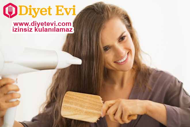 Sağlıklı saçlar: Elma sirkesinin faydaları arasında saçlara iyi gelmesi de vardır. Boş bir şampuan kutusuna yarım kaşık elma sirkesi ve bir bardak su koyun. Haftada birkaç kere şampuandan sonra saçlarınızı bu karışımla durulayın. Osteoporoz tedavisinde kullanılır: İçerdiği kalsiyum ve minerallerle Osteoporoz riskini azaltır. Daha güçlü kemikler için yemeklerinizde elma sirkesi kullanın. Okumaya devam etmek için fotoğrafa tıklayın.