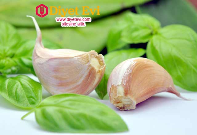 Bu mucizevi karışımı yüzünüzdeki kırışıkların gittiği gözle görülene kadar belirli aralıkla devam ettirin. Bu haber www.diyetevi.com a özel bir haberdir, aktif link ve kaynak belirtilmeden kullanılamaz.