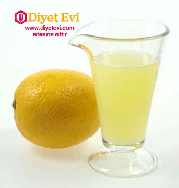 3-Limon Suyu: Limon hastalıklarla savaşmada etkili olan C vitamini sayesinde ve aynı zamanda ağrı kesici anti enflamatuar özelliği ile çok etkilidir. Taze limon suyu ve tuz karışımı hazırlayın ve diş etlerinize bu karışımı sürün . Birkaç dakika boyunca bu şekilde bekleyin ve sıcak su ile ağzınızı çalkalayın. Bu işlemi gün boyunca birkaç defa uygulayın.