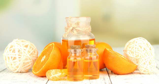 Portakal Yağı : Buğday yağı ile harmanlanıp kullanılması selülitli bölgede oluşan çatlakların iyileşmesinde olumlu etkiler sağlayacaktır. İçeriğindeki kimyasal içerikler sayesinde selülitli bölgede oluşan yağlanma azalacaktır. Bir sonraki yağ için görsele tıklayınız...