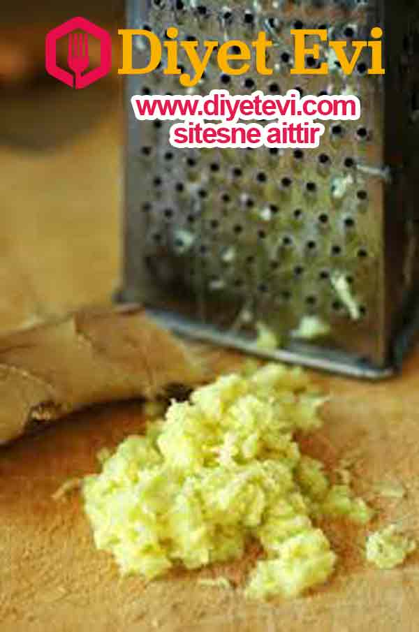 Kan basıncı iki terimle ifade edilir. Sistolik yani büyük tansiyon - diastolik yani küçük tansiyon. Sistolik tansiyon kalbin vücuda kanı pompalandığı yani kasıldığı anki damar duvarına kanın uyguladığı basıncı ifade ederken, diastolik tansiyon kalbin gevşediği anda damar duvarına uygulanan basıncı ifade eder Büyük tansiyon 13 mHg altı Küçük tansiyon ise 8.5 mHg altı normal değerlerdir. 14 - 9 ve üstü değeri hipertansiyon olarak kabul edilir.Yüksek tansiyon günümüzde en çok beyin damarlarındaki tıkanıklıklar ve kanamalar açısından başlıca risk içermektedir. Ayrıca kolesterol ve sigara alışkanlığının yanı sıra kalp hastalıklarının başlıca nedeni yüksek tansiyondur. ----- Lütfen Okumaya devam etmek için görsele tıklayın ve 3. fotoğrafa geçin. -----