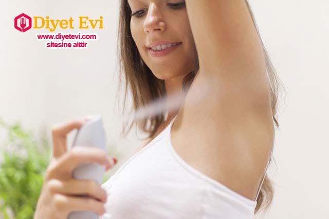 1-Deodorantlar: Deodorantlar içerdikleri paraben ,petrol ürünleri, alüminyum ve triclosan ile koltuk altı ve göğüs çevresindeki yağ hücreleri tarafından emilerek zararlı toksinlerin kana geçmesine neden olur. Endokrin ve merkezi sinir sistemine zarar verir. Kimyasal etkisi olmayan doğal ev yapımı deodorant yapmak ise sardunya ve kabartma tozu ile mümkündür. Devam etmek için görsele tıklayın ve diğer zararlı ürüne geçin.