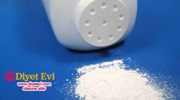4- Bebek Pudrası: Bebek pudrasının ana maddesi magnezyum silikat olduğu için ve genellikle asbest içerdiği için vücut tarafından emildiğinde yumurtalık kanseri riskini arttırmaktadır.Bu nedenle organik vücut tozlarını kullanın. Örneğin çeyrek fincan kök nişasta, 1/3 su bardağı pirinç unu ve 7 damla organik lavanta esansı yağı ile yapacağınız karışım.Devam etmek için görsele tıklayın ve diğer zararlı ürüne geçin.