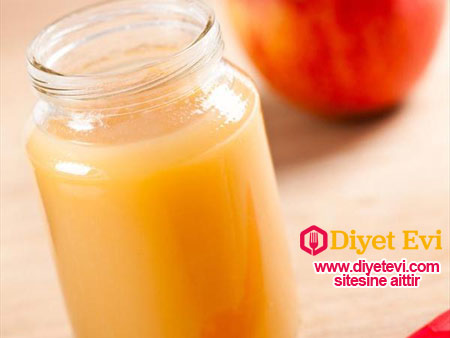 Hazırlanışı: İlk olarak chia tohumu hariç bütün malzemeleri karıştırın. Sonra karışımı cam bir bardağa dökün. Karışıma son olarak chia tohumunu ekleyin ve yaklaşık 5 dakika kadar karıştırın. Chia tohumu şişmeye başlayacaktır ve 5 dakika sonunda içmeye hazır hale gelecektir karışımınız. Afiyet olsun. ........Hatırlatma: Gün içinde bol su tüketmek ve lifli besinler tüketmek sağlığınız için özellikle sindirim sisteminiz için oldukça önemlidir. Sağlıklı dışkılamanın temelinde su ve lifli besinler tüketmek vardır. Bu haber www.diyetevi.com sitesine aittir.