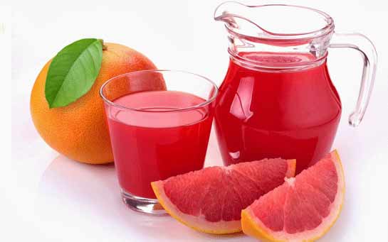 Greyfurt Smoothie : Bu smoothie karaciğerinizi temizler, vücuda detoks işlevi görür ve lenfatik sistemi güçlendirir. Herhangi bir yan etkisi olmadığı için sağlığa zararlı etkisi de yoktur, dolayısıyla her gün rahatça tüketebilirsiniz....İhtiyacınız olan malzemeler: 2 büyük greyfurt, 2 taze diş sarmısak, 1 taze zencefil kökü, 4 limon, 300 mL damıtılmış su, 1 çay kaşığı asidofilus veya tablet, 2 yemek kaşığı zeytinyağı Ne yapmalısınız: İlk olarak limon ve greyfurtun suyunu sıkın. Zencefili rendeleyin ve suyunu çıkarmak için sarımsakları ezin. Diğer malzemeleri miksere koyun ve suları, zencefil ve sarımsağı ekleyin. Her şeyi karıştırın ve uyumadan önce için. Dördüncü içeceğe geçmek için görsele tıklayın ve diğer fotoğrafa geçin.