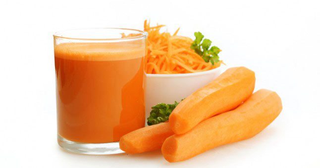 Havuç Suyu: Havuç içinde A, B, C vitaminleri, kalsiyum, fosfor ve potasyum bulundurur. Bileşenleri depüratif özellik gösterir ve karaciğeri detoks ederek ve istenmeyen maddeleri eleyerek karaciğeri bir çok enfeksiyona karşı korur.İhtiyacınız olan malzemeler: 1/2 soyulmamış salatalık, 4 soyulmamış havuç, 1 kereviz sapı. Ne Yapmalısınız: Tüm malzemeleri iyice yıkayın ve küçük küçük doğrayın. Tüm malzemeleri her şey iyice karışana kadar mikserde karıştırın. Havuç suyunu için ve bunu 7 gün boyunca yapmaya devam edin.