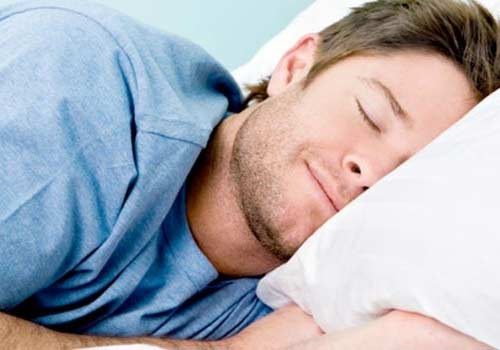 Alerjiler ya da Zehirlenme: iç burun iltihabı, besin alerjisi, zehirlenme ve özellikle de böcek ilaçları ve böcek zehrine karşı reaksiyondan dolayı vücudunuz aşırı salya üretebilir. Ciddi alerjiler ya da zehirlenmeler bazen hayati tehlike içeren durumlar içerebilir. Bu yüzden alerji ya da zehirlenme durumları meydana geldiğinde bir sağlık kuruluşundan anında yardım istemek önemlidir. Belirli İlaçları Kullanmak: Bazı özel ilaçların yan etkilerinden biri aşırı derecede salya akıtmasıdır. Bu ilaçlar merkezi sinir sistemi yatıştırıcıları, antidepresanlar, morfin ve ağız kuruluğunu giderici gibi ilaçlardır.