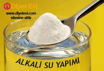 Alkali su tarifi: Detoks Limon Suyu – 1 limon – 1 zencefil kökünün çeyreği – Yarım fincan nane yaprağı – yarım salatalık – su Alkali su Yapılışı: – Tüm malzemeyi doğrayın ve su ekleyin. – Eğer malzemeden en iyi şekilde yararlanmak istiyorsanız, tek kullanımdan sonra yeni malzemeler ile yapın. En iyi sonuç için sabah ilk için.Alkali su Nasıl Çalışır? öğrenmek için görsele tıklayın ve sonraki fotoğrafa geçin.