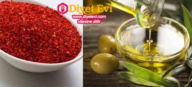 Eklem ağrılarını kesen doğal karışım için malzemeler: 1 çorba kaşığı kırmızı biber, 1/4 su bardağı ılık zeytinyağı. Hazırlanışı: İki malzemeyi karıştırın, ağrıyan eklemlerinize sürün ve 15 dakika bekleyin. Masaj yaprak sürmek etki hızını artıracaktır. 15 dakika bekledikten sonra ılık su ile durulayın. Karışım etkisini ilk uygulamadan itibaren gösterecektir fakat en iyi sonuç günde 2-3 kere uygulayarak 4. günden itibaren olacaktır. Dip not: Kırmızı biberin hassas cilterde yanma hissi bırakması normaldir. Eldiven kullanarak yapmak sizin için daha kolay olabilir. Açık cilt ve yaralara uygulanmaz. 4 günden fazla süren ağrılarınızda mutlaka doktora gitmekte fayda var. Eklem ağrılarına Kaya tuzu tedavisi için görsele tıklayın ve 3. fotoğrafa geçin.