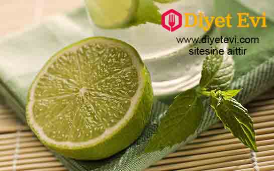 Haşlanmış limon tarifi için gerekli malzemeler Haşlanmış limon vücudun yağ yakımını hızlandırır ve gün içinde fazla efor sarf etmediğiniz anlarda bile yağ yakımını devam ettirir. Vücudu temizleme etkisi ile zehirli toksinlerin atılmasını sağlar. İhtiyacımız olan malzemeler ise; 2-3 cm lik zencefil parçası 5 adet limon 4-5 diş sarımsak 2 litre su Hazırlanışı ve detaylı tarif için görsele basın ve 3. Fotoğrafa geçin.