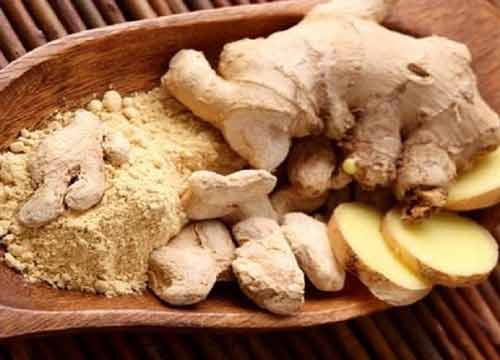 Bu işlemi 5 gün boyunca günde iki kere tekrar edin ve sinüslerinizin açıldığını, gün içinde burnunuzdan rahat nefes alıp verebildiğinizi, baş ağrılarınızın azaldığını göreceksiniz. Ayrıca zencefil keskin kokusu ile ağrıları da dindirir.Bu tedavi yöntemi migreni olanlar içinde oldukça rahatlatıcı ve tedavi edici özelliğe sahiptir. Stres ve iş yoğunluğundan migreni tutan okuyucularımız akşamları uyumadan önce bu tedavisi uygularsa rahatladıklarını hissedecek ve güzel bir uyku çekeceklerdir... Elma sirkesinin faydalarını okumak için görsele tıklayın ve son fotoğrafa geçin.