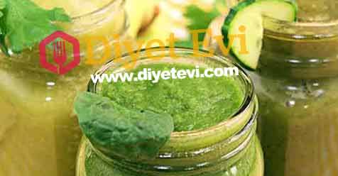 İşte yağ yakan maydanoz limon diyeti yapılışı - 15 -16 saplarıyla beraber hormonsuz maydanoz (Ortalama 60 gr) - 1 limon suyu (hazır satılanlardan değil siz kendiniz sıkıp çıkartacaksınız) - Bir su bardağı su Yapılışı: Saplı maydanozları, limon suyunu ve klorsuz suyu koyup blenderden geçirin. Elde ettiğiniz yeşil suyu sabahları aç karnına kahvaltıdan 10-15 dakika önce için. 15 gün uyguladıktan sonra 3-4 gün ara verip yeniden 15 günlük bir kür daha yapın. Yazıya devam etmek için görsele tıkla.